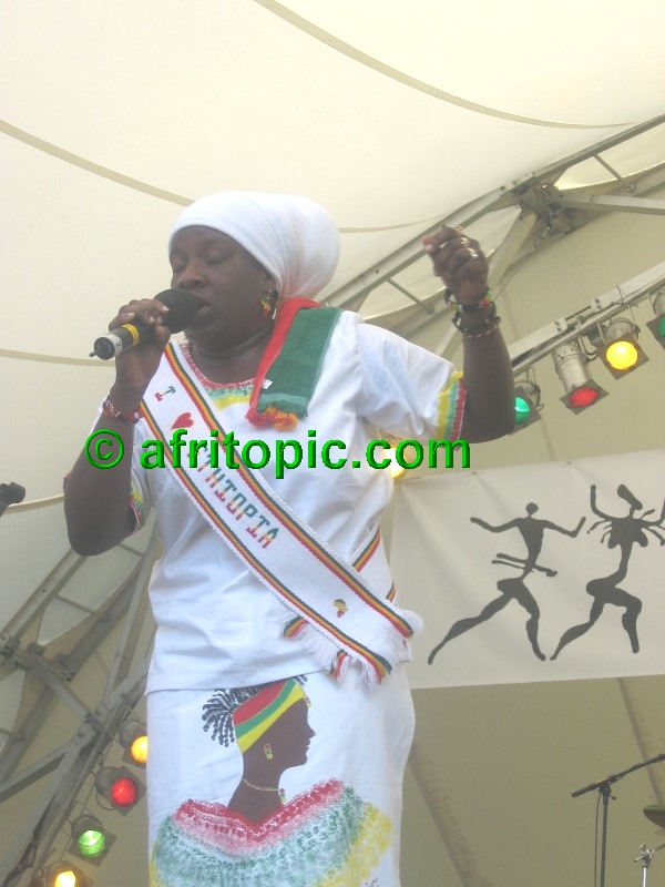 ../Images/AfricaFestival-28-29May05 190.jpg